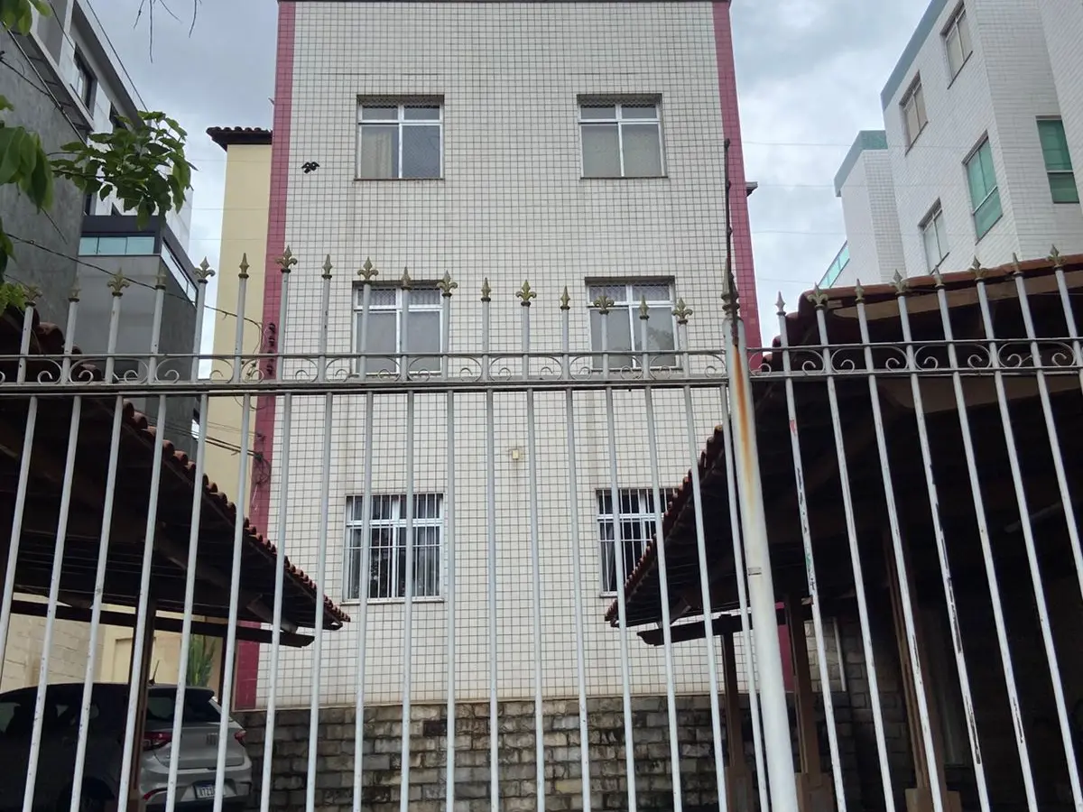 Apartamento 3 quartos com área privativa e vaga — Belo Horizonte